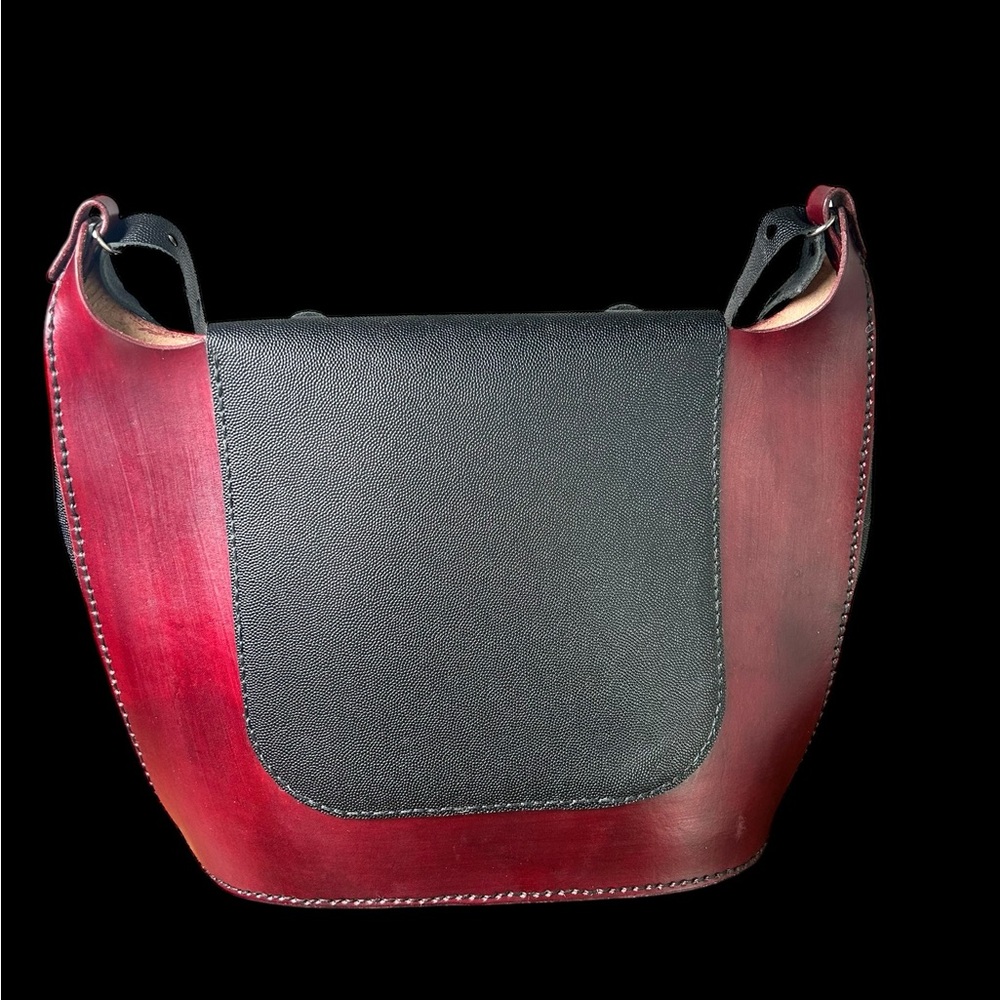 Handmade Leather Single Strapped Bag Black/ Burgundy - Picture 4 of 13